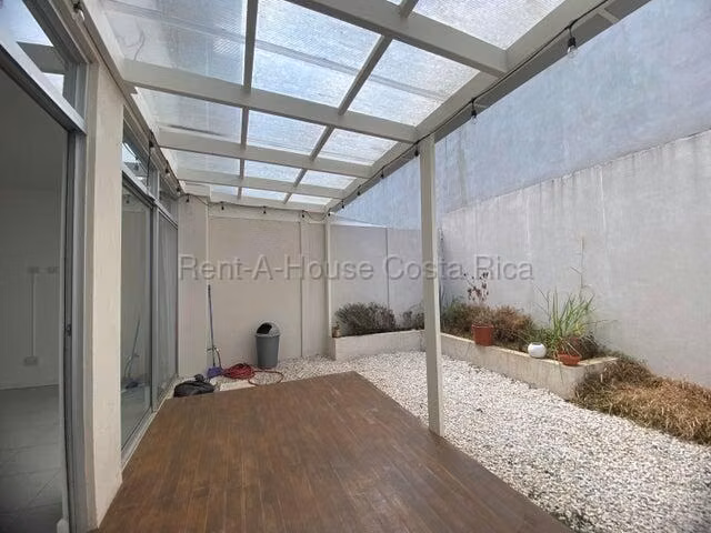 Alquiler de Casa en Condominio cerca del Lincolm plaza en Santo Domingo de San Miguel Heredia - Imagen 8