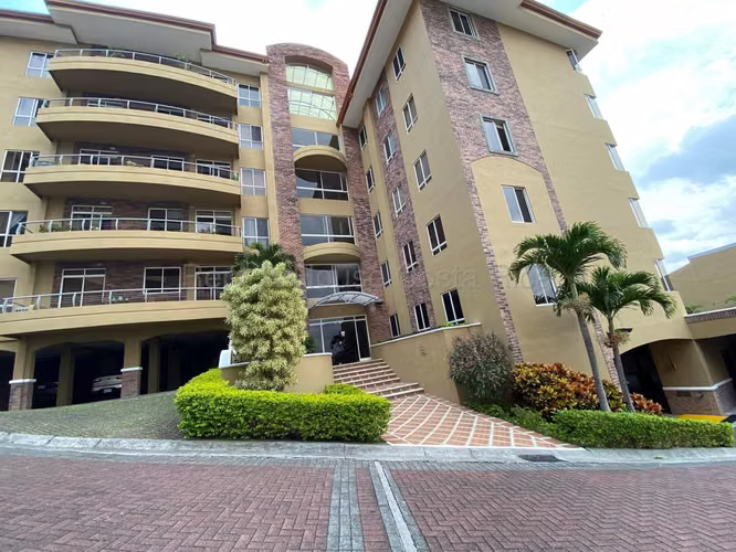 Alquiler de Apartamento amoblado con vista,  en San Rafael de Escazu-Condominio exclusivo