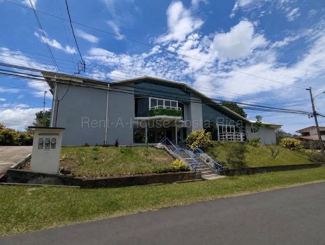 Alquiler Casa 1 Planta con Jardín en Hacienda Los Reyes, La Guácima | $1.500