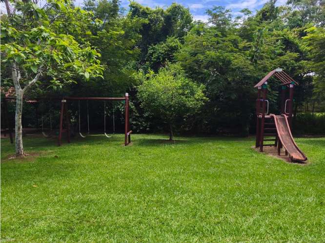 Villa de ensueño en Los Reyes con piscina privada - Imagen 12