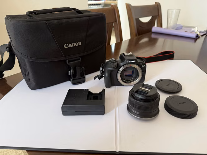 Venta de cámara Canon R100 -EOS (Nueva)