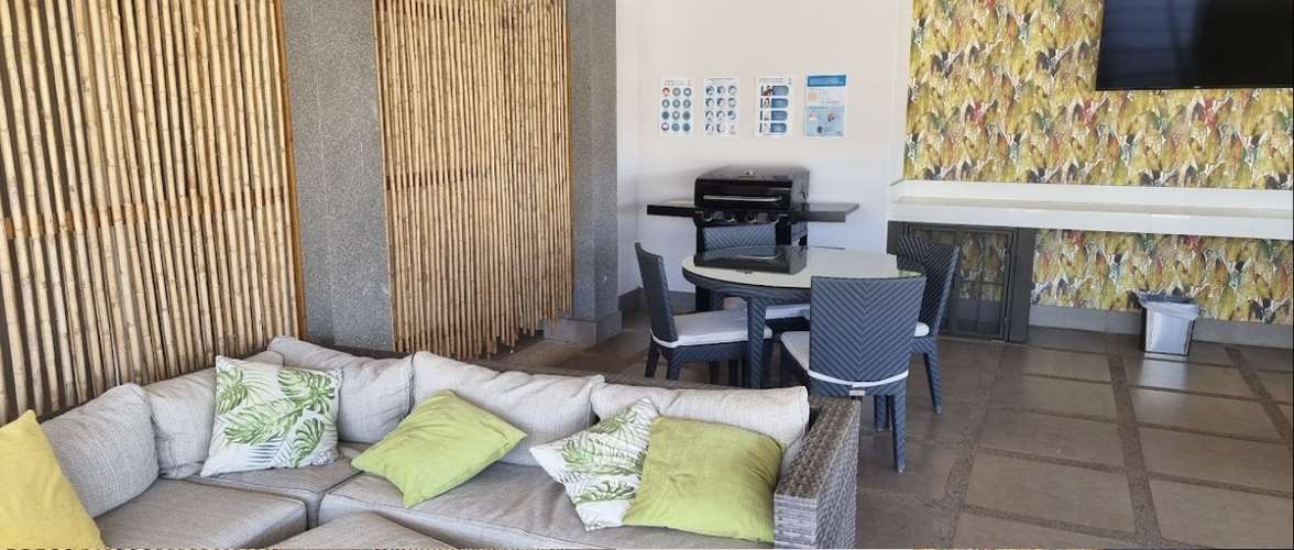Apartamento de 2 habitaciones en último piso con vista al bosque, Condominio RiOro, Santa Ana