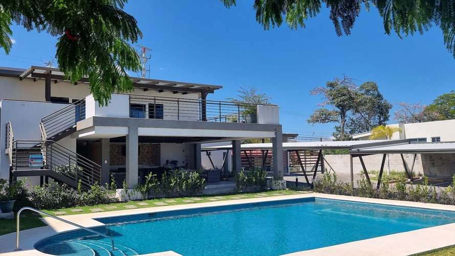 Apartamento de 2 habitaciones en último piso con vista al bosque, Condominio RiOro, Santa Ana