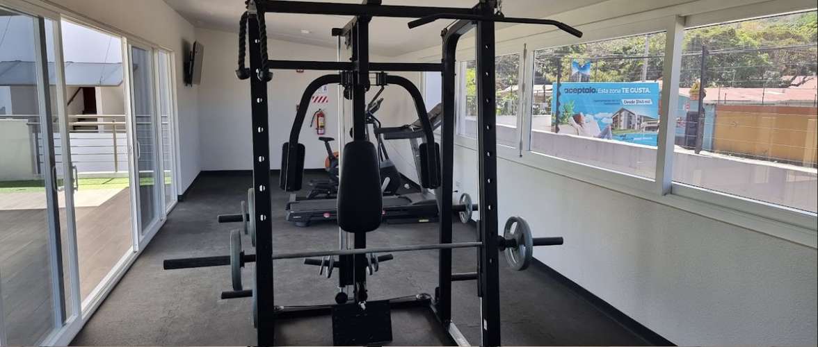 Apartamento de 2 habitaciones en último piso con vista al bosque, Condominio RiOro, Santa Ana