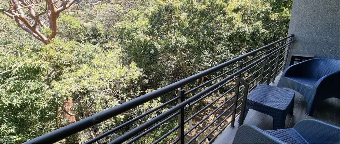 Apartamento de 2 habitaciones en último piso con vista al bosque, Condominio RiOro, Santa Ana
