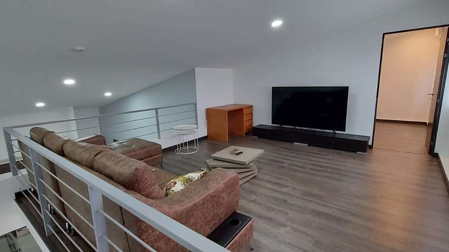 Penthouse moderno de 3 habitaciones en Nova Lofts, frente al centro de Santa Ana