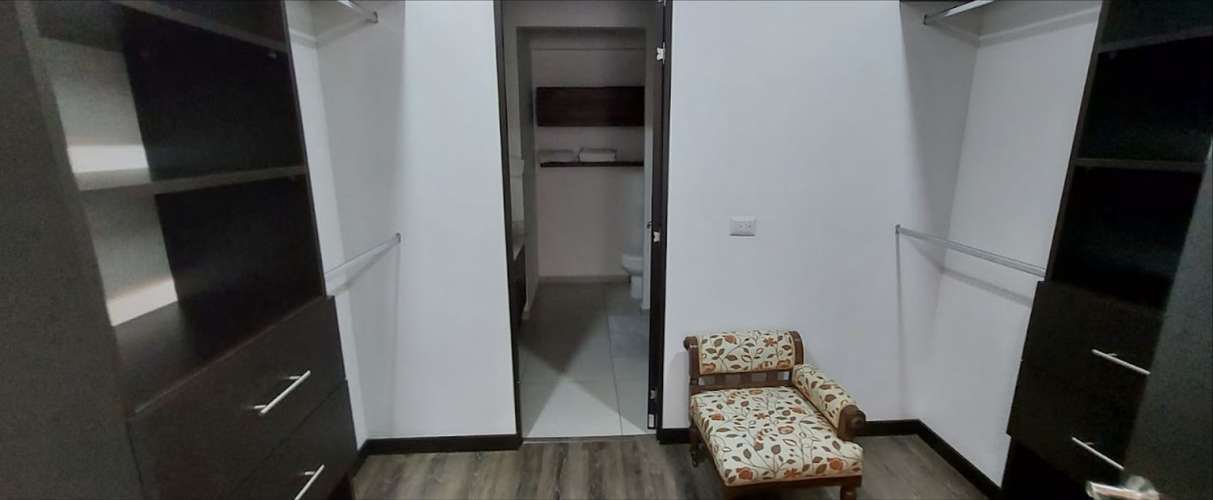 Penthouse moderno de 3 habitaciones en Nova Lofts, frente al centro de Santa Ana