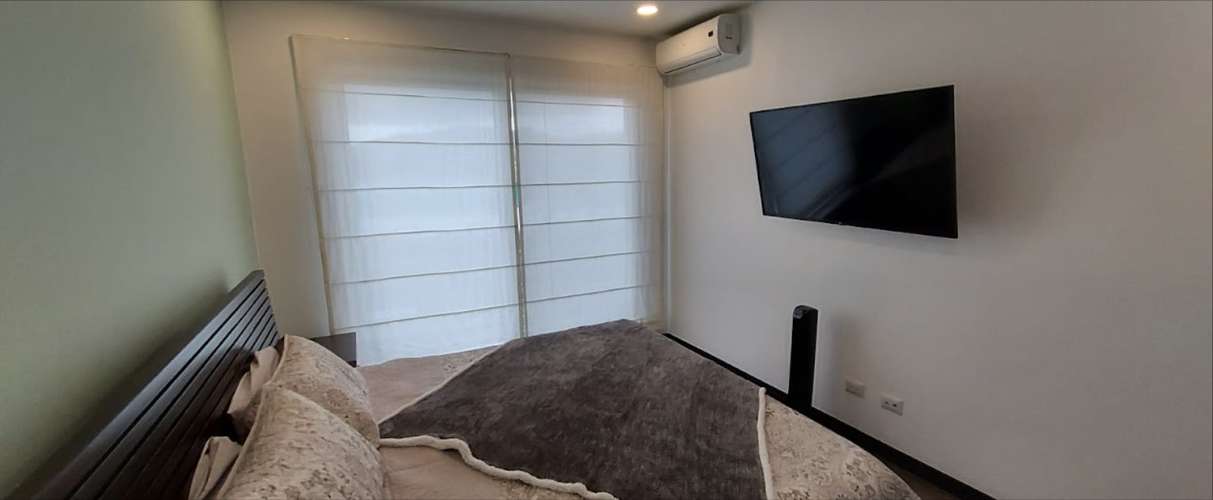 Penthouse moderno de 3 habitaciones en Nova Lofts, frente al centro de Santa Ana