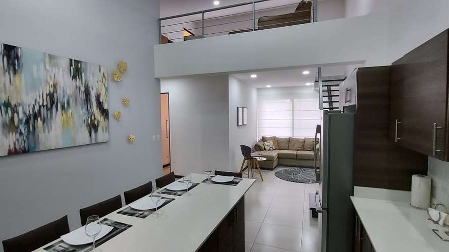 Penthouse moderno de 3 habitaciones en Nova Lofts, frente al centro de Santa Ana