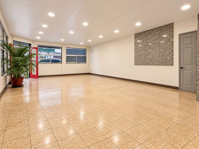 Alquiler Local Comercial esquinero, Moravia Centro San José - Imagen 4