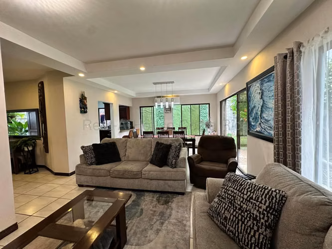 Venta de Casa con patio en La Ribera, Belén 