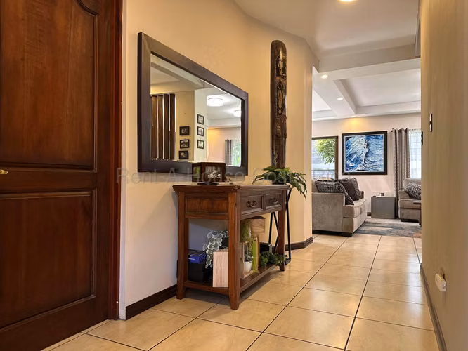 Venta de Casa con patio en La Ribera, Belén 