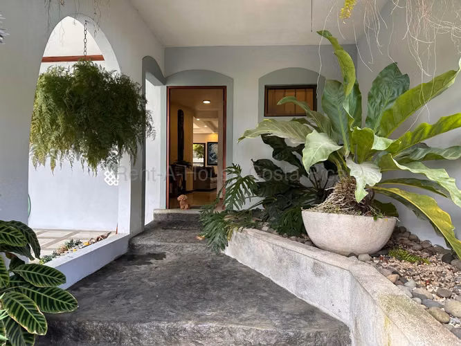 Venta de Casa con patio en La Ribera, Belén 