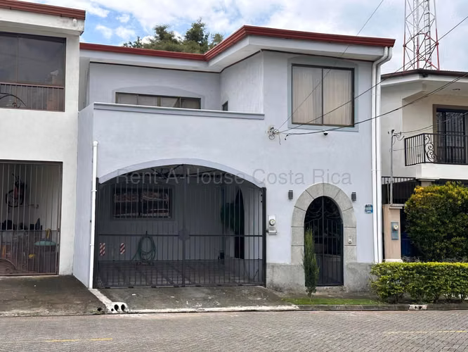 Venta de Casa con patio en La Ribera, Belén 