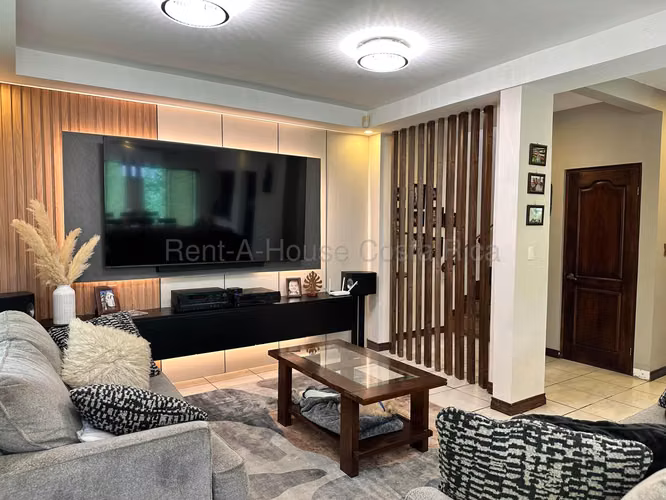 Venta de Casa con patio en La Ribera, Belén 