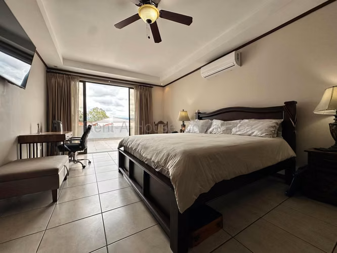 Venta de Casa con patio en La Ribera, Belén 