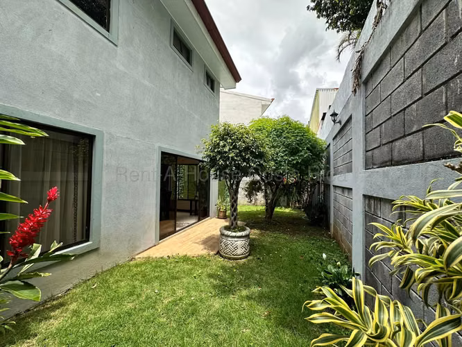 Venta de Casa con patio en La Ribera, Belén 