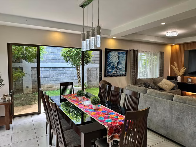 Venta de Casa con patio en La Ribera, Belén 