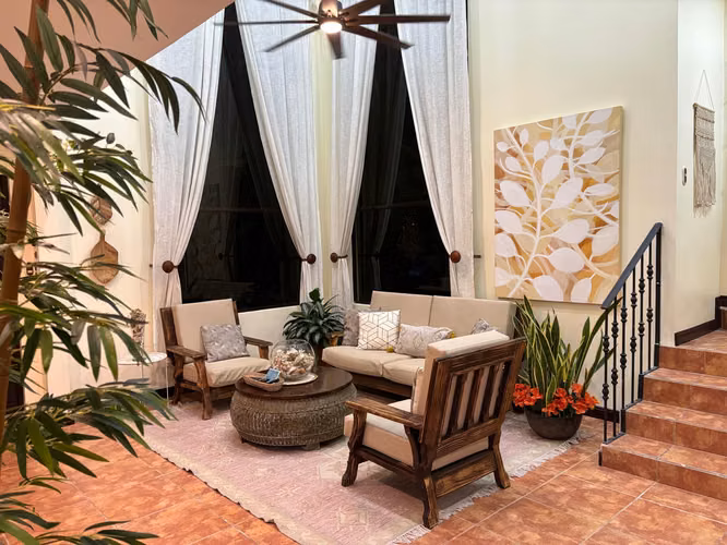 VENTA Jacó, primera línea de playa · Residencia privada con piscina - Imagen 7