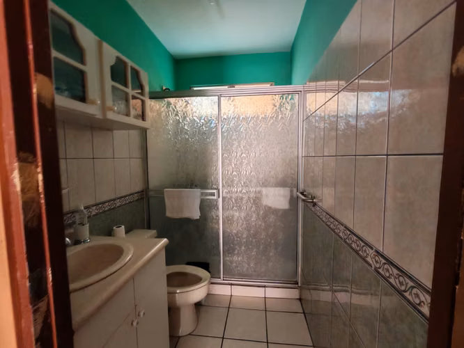 VENTA DE CASA CON APARTAMENTO INDEPENDIENTE EN SAN ANTONIO DE ESCAZÚ - Imagen 16