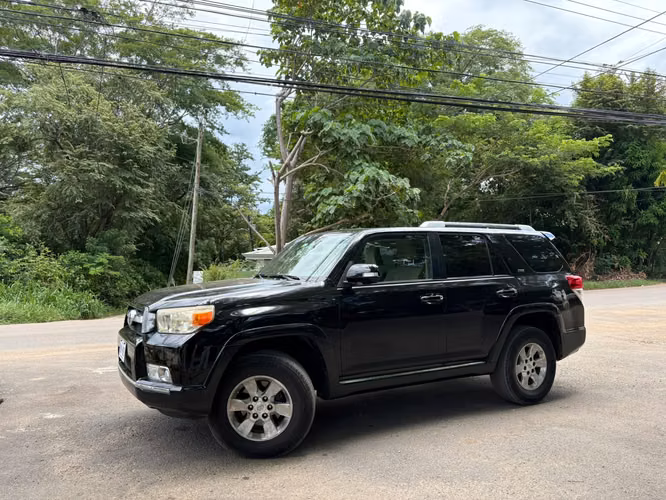 Toyota 4Runner SR5 2011 4x4 V6 Automática - Imagen 3