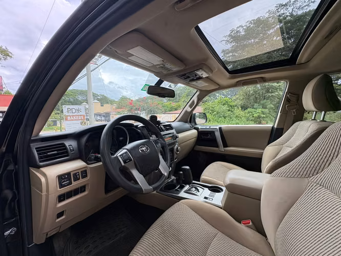 Toyota 4Runner SR5 2011 4x4 V6 Automática - Imagen 4