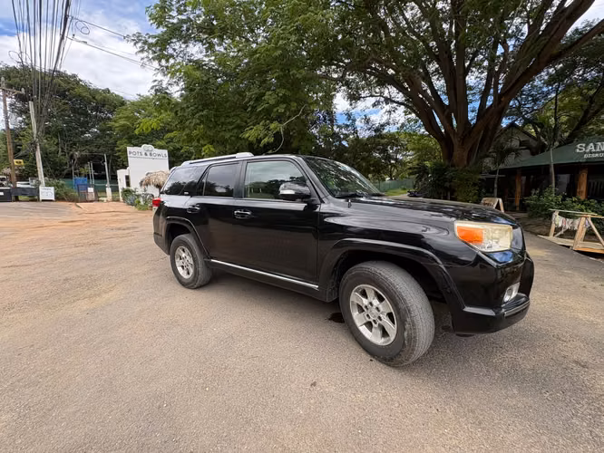 Toyota 4Runner SR5 2011 4x4 V6 Automática - Imagen 2