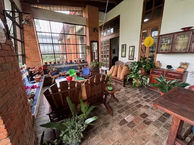 Alquiler de casa con uso de suelo mixto en Lomas de Ayarco, Curridabat, San José, 4572