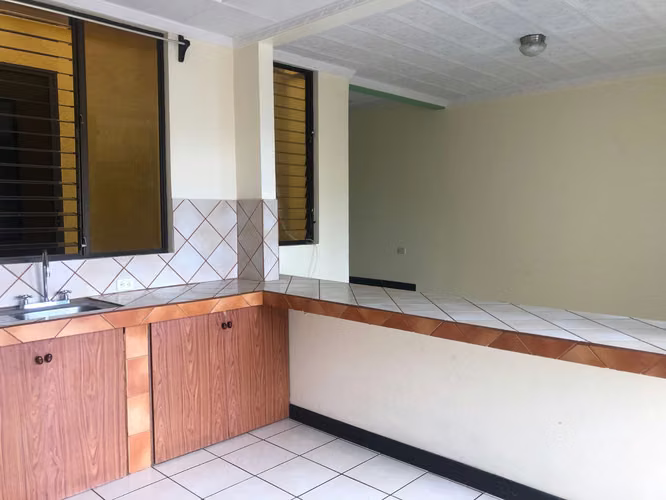 Apartamento amplio /  Lomas de Ayarco / Curridabat - Imagen 2