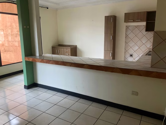 Apartamento amplio /  Lomas de Ayarco / Curridabat - Imagen 3