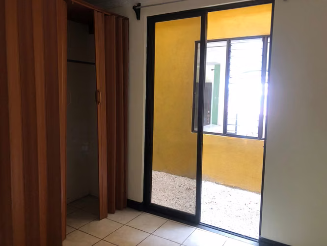 Apartamento amplio /  Lomas de Ayarco / Curridabat - Imagen 4