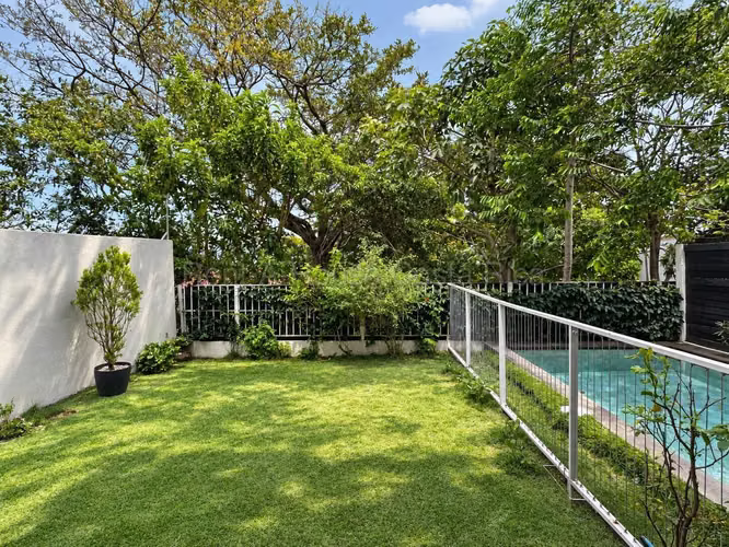 Venta de casa con piscina privada en Santa Ana, Piedades  - Imagen 2