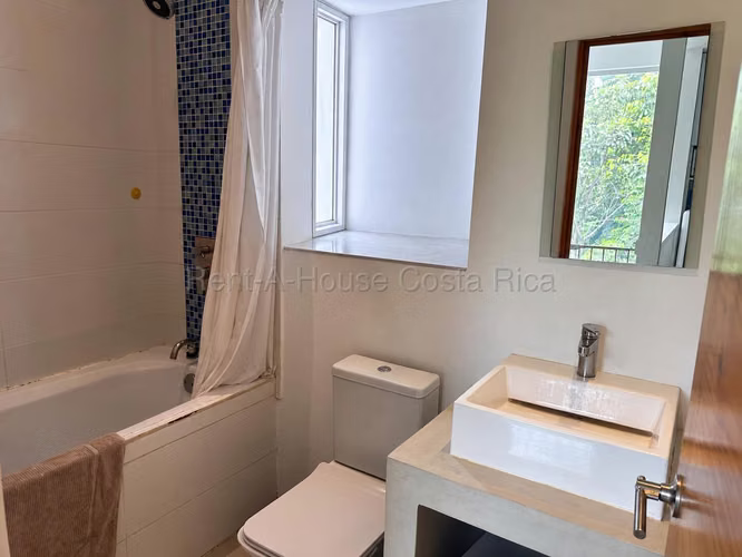 Venta de casa con piscina privada en Santa Ana, Piedades  - Imagen 13