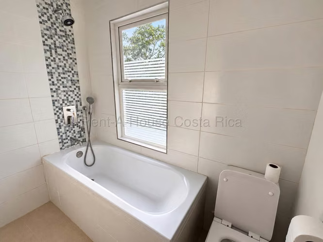 Venta de casa con piscina privada en Santa Ana, Piedades  - Imagen 15