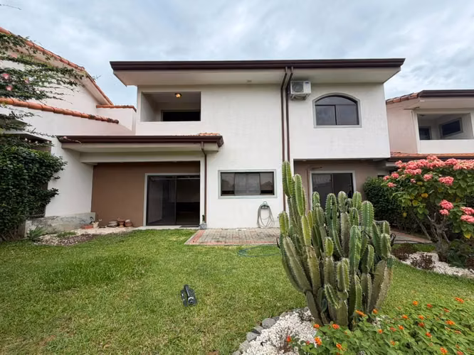  ¡CASA AMPLIA EN ALQUILER EN HACIENDA LOS REYES – LA GUÁCIMA, ALAJUELA! - Imagen 9