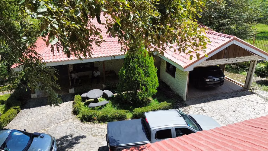 ALQUILER DE CASA TIPO HACIENDA SEMI AMUEBLADA EN TURRÚCARES DE ALAJUELA  - Imagen 5