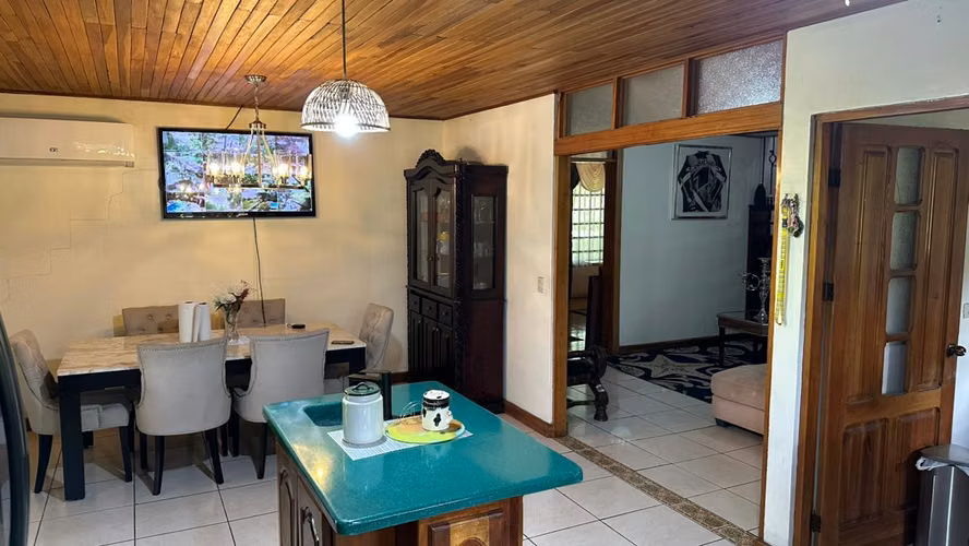 ALQUILER DE CASA TIPO HACIENDA SEMI AMUEBLADA EN TURRÚCARES DE ALAJUELA  - Imagen 7