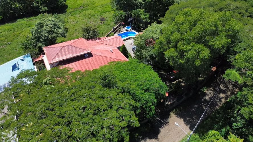 ALQUILER DE CASA TIPO HACIENDA SEMI AMUEBLADA EN TURRÚCARES DE ALAJUELA  - Imagen 17