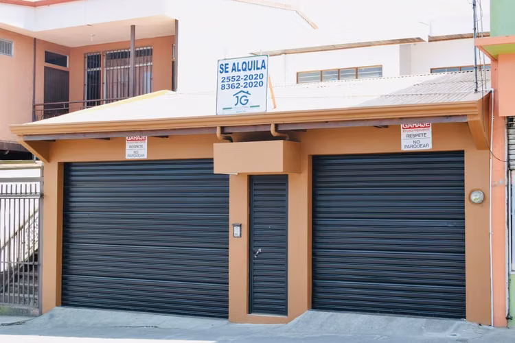 Se vende casa con cochera doble en Cartago centro, a minutos del TEC y los Tribunales - Imagen 3
