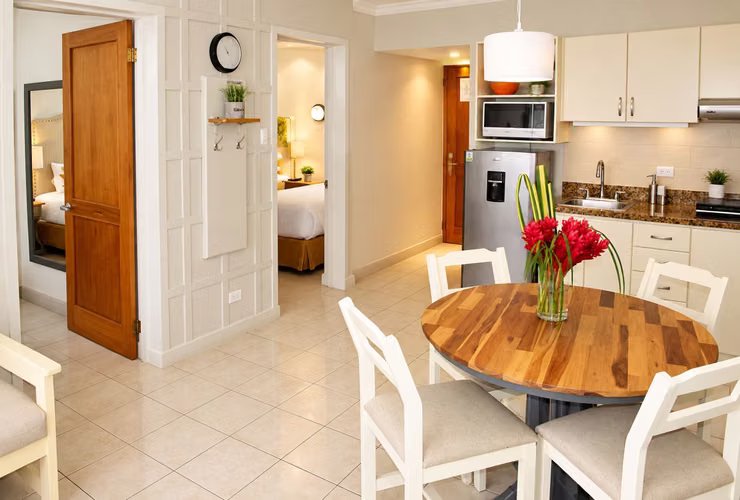APARTAMENTO AMOBLADO EN ALQUILER, EN LA SABANA. 22-288