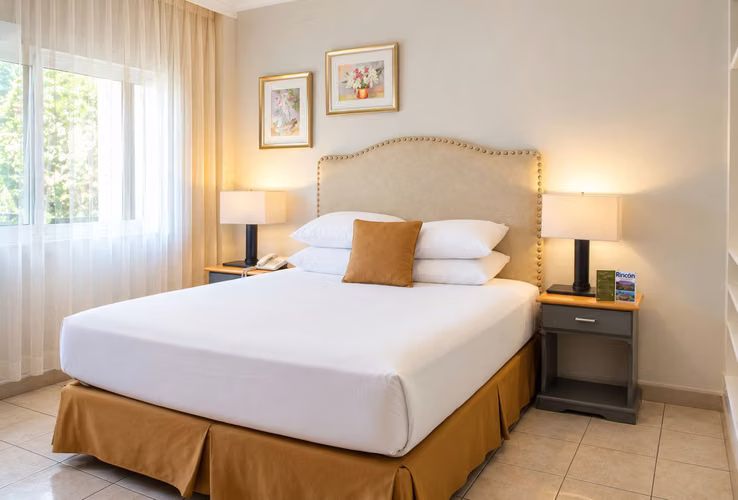 APARTAMENTO AMOBLADO EN ALQUILER, EN LA SABANA. 22-288