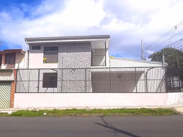 Venta de Casa Nueva en Tibás, San José.  6158 - Imagen 3