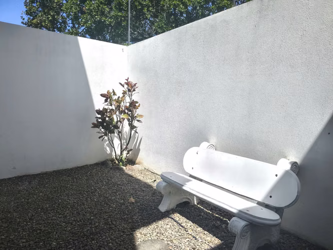 Casa contemporánea de 3 habitaciones con jardín en Piedades - Imagen 2