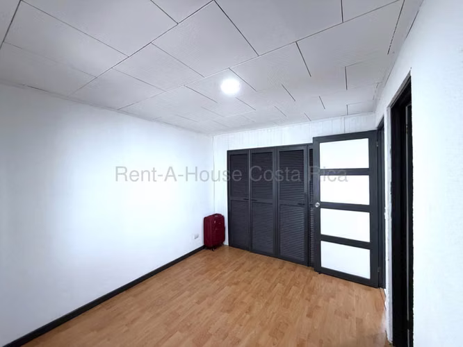 Casa renovada en venta y alquiler – Sabanilla de Montes de Oca  - Imagen 10