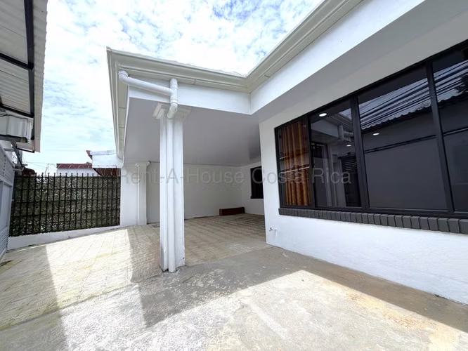 Casa renovada en venta y alquiler – Sabanilla de Montes de Oca  - Imagen 5