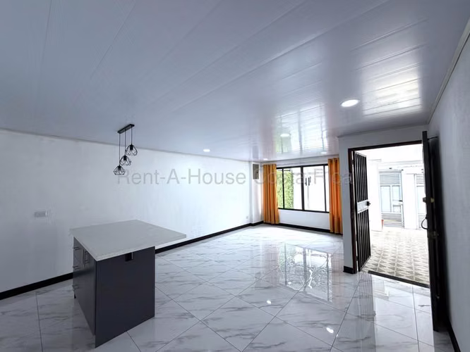 Casa renovada en venta y alquiler – Sabanilla de Montes de Oca  - Imagen 8