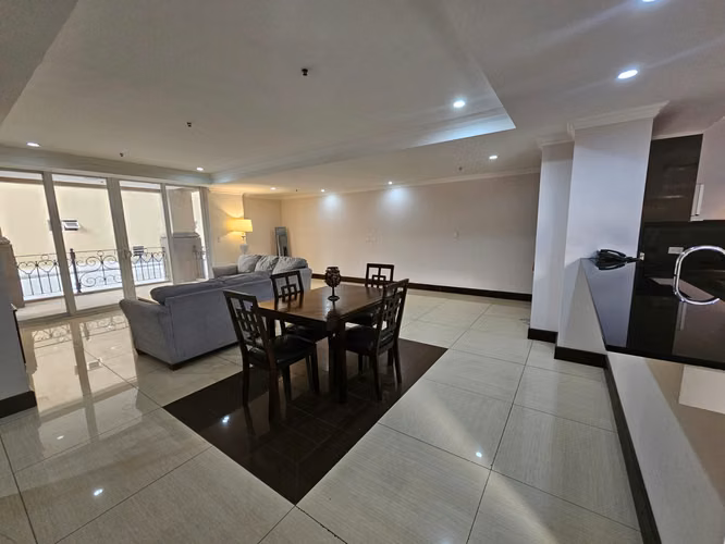 Sabana Sur, elegante-lujoso-amplio 122 m2, 2 hab. p/cama King, 2 baños, balcon, amenidades. - Imagen 5