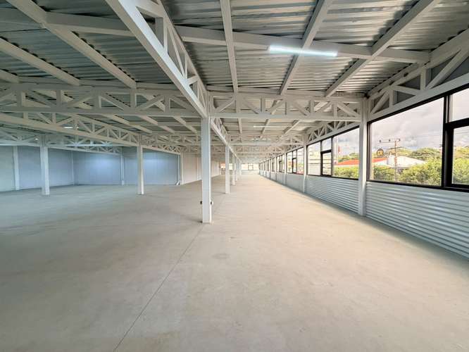 EDIFICIO COMERCIAL ZONA COCA COLA EN ALQUILER PARA VARIOS LOCALES - Imagen 15