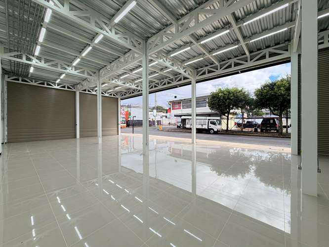 EDIFICIO COMERCIAL ZONA COCA COLA EN ALQUILER PARA VARIOS LOCALES - Imagen 4