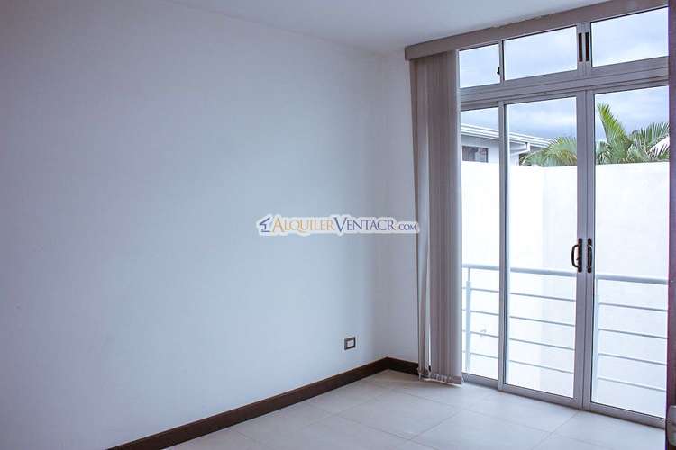 TREJOS MONTEALEGRE ESCAZU! PROPIEDAD CON 2 CASAS CONTEMPORANEAS - Imagen 8